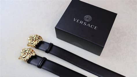 accappatoio versace fake|Versace knock off.